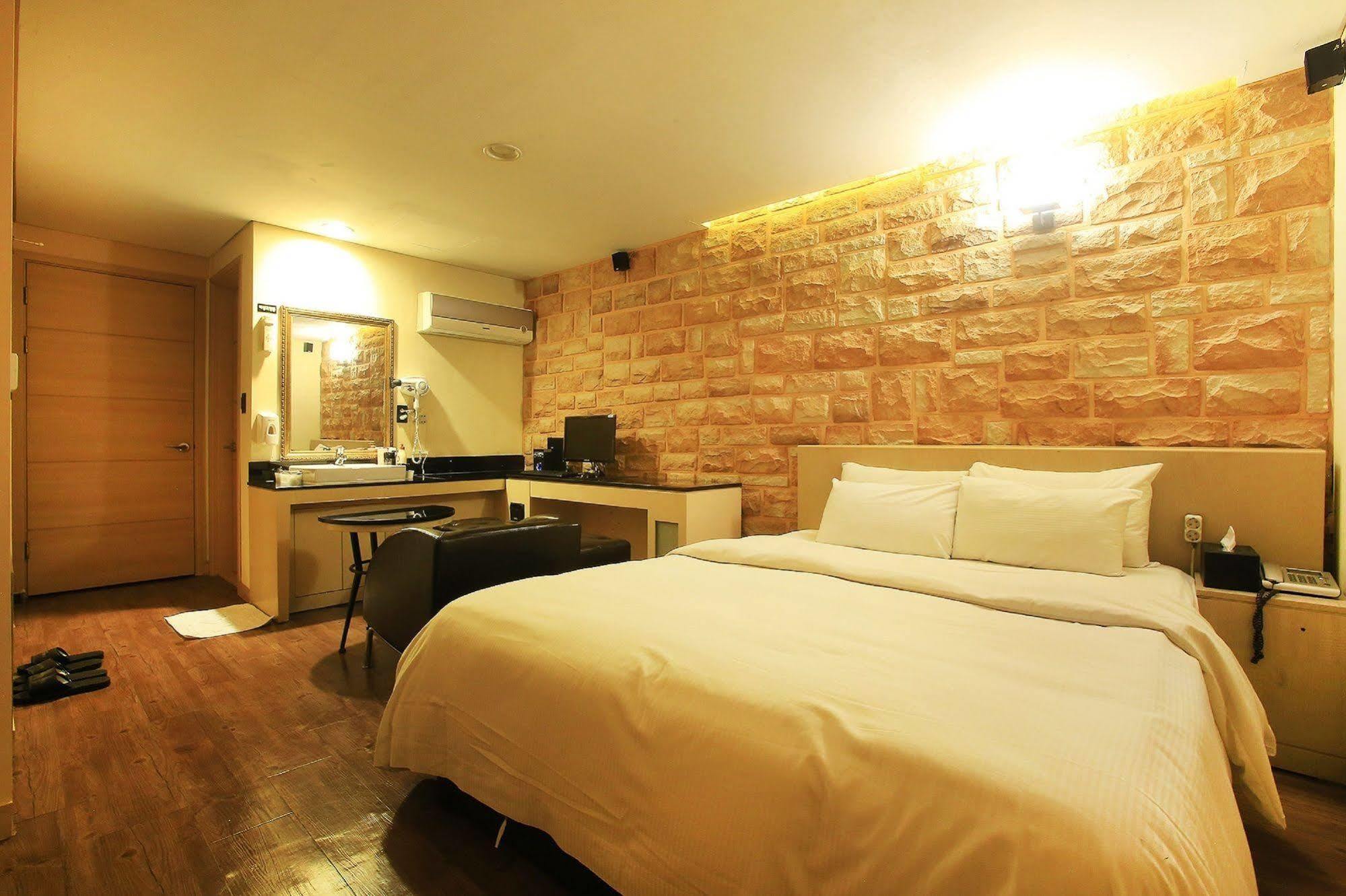 Tara Hotel